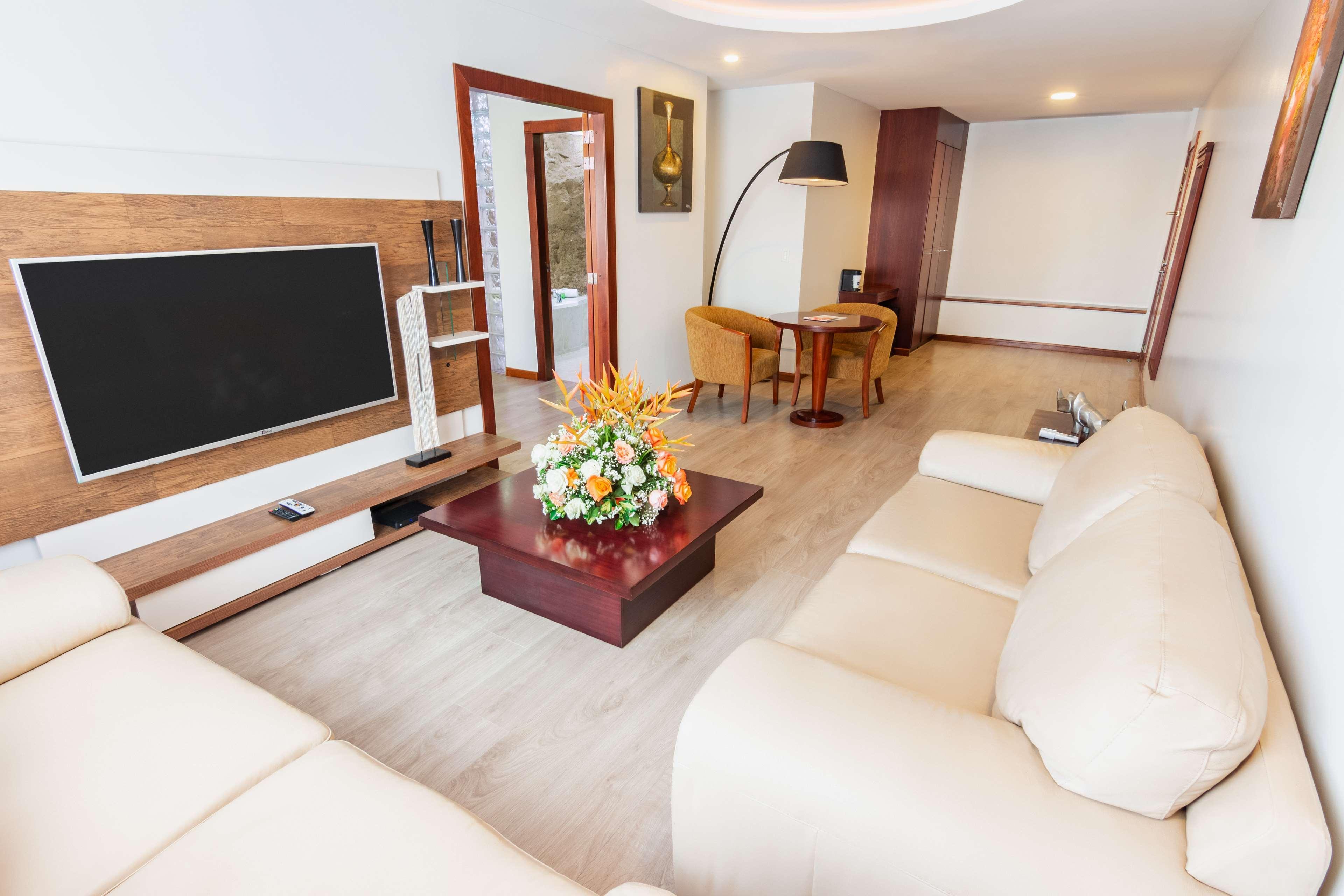 โรงแรมฮาวเวิร์ด จอห์นสัน โลคา โลจา ภายนอก รูปภาพ